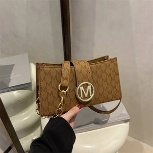 Borsa a spalla vintage marrone con stampa monogramma e fibbia in metallo dorato