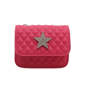 Sac bandoulière rose matelassé avec étoile en diamant et chaîne argentée chic
