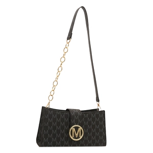 Borsa sottobraccio vintage nera con motivo M goffrato e fibbia in metallo dorato
