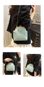 Detalle de bolso de cadena verde menta con cierre vintage y tejido de lunares