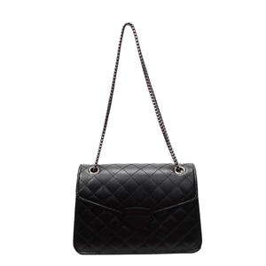 Sac bandoulière matelassé noir classique avec surpiqûres losanges et chaîne métal