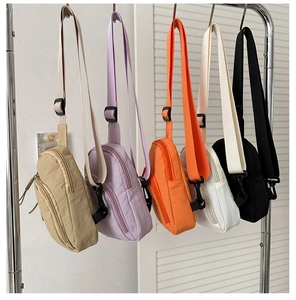 Détails des sacs de poitrine en nylon réglables en cinq couleurs avec boucles de fermeture
