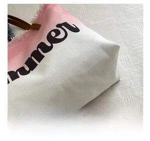 Detailansicht der präzisen Nähte und der Kantenbearbeitung am Canvas-Shopper mit Farbverlauf