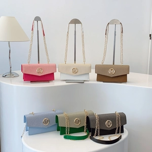 Sac Bandoulière Femme Patchwork Cuir PU Rabat Tissé Logo M Métal Chaîne Épaule Petit Carré Rétro Mode