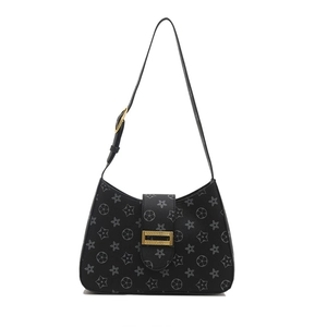 Elegante borsa hobo nera con stampa floreale e fibbia dorata regolabile sulla tracolla