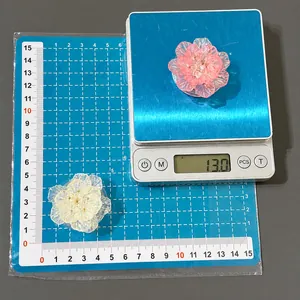 Support de téléphone coréen avec fleurs, mesure de taille et poids, rose/blanc