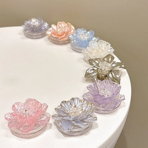 Plusieurs supports de téléphone extensibles à fleurs élégantes en diverses couleurs