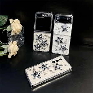 Détail de coques Galaxy Z Flip et Fold avec paillettes d'étoiles et finition argentée luxe