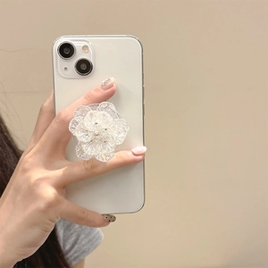 Gros plan d'un support de téléphone élégant en forme de fleur perlée sur smartphone