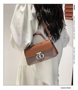 Detail view of contrast color retro handbag with silver metal buckle on model