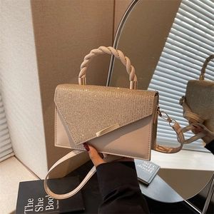 Petit sac carré à paillettes champagne avec barre métallique et poignée torsadée