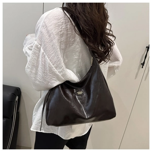 Detailed view of vintage large shoulder bag on model showing size and drape effect