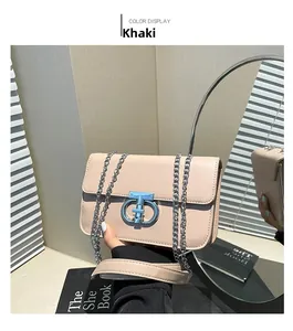 Detail der khakifarbenen Leder-Umhängetasche mit silberner Metall-Verschlussschnalle