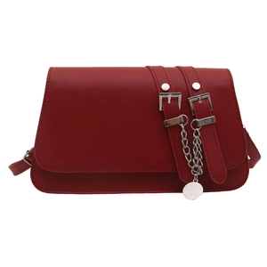 Sac sous le bras en cuir rouge foncé rétro avec chaîne argentée et boucle double