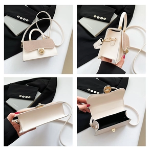 Détails du sac carré blanc avec fermoir doré, texture pailletée et vue de l'intérieur