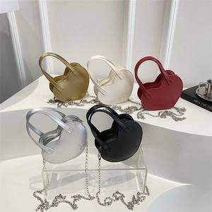 Sac À Main En Forme De Cœur En Cuir PU Mini Sac Bandoulière Avec Chaîne Métallique Pour Femmes Style Urbain