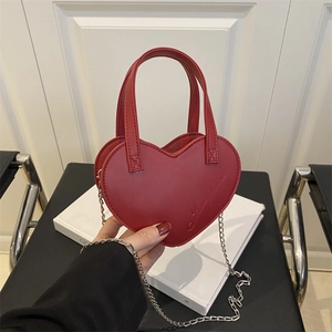 Sac à main rouge en forme de cœur avec double poignée et bandoulière chaîne pour femme