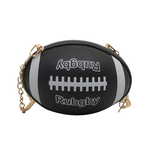 Kreative schwarze Rugby-Umhängetasche mit Goldkette und Lychee-Struktur-PU-Leder