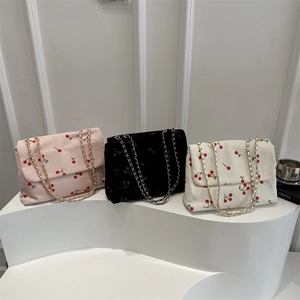 Sac À Épaule En Velours Côtelé Pour Femmes Avec Imprimé Cerise Chaîne En Métal Rabat Style Frais Doux
