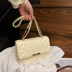 Women Quilted Crossbody Bag Synthetic Leather Small Square Shoulder Bag With Metal Chain Strap Fashionable Casual