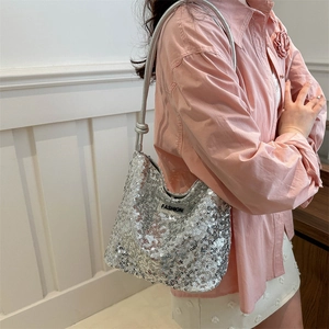 Sac sous le bras à paillettes argentées pour femme avec étiquette mode et bandoulière en cuir