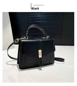 Vista detallada del bolso de hombro negro minimalista con acabado en cuero mate y cierre