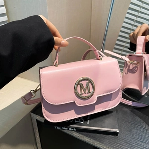 Pink leather handbag with golden M logo and detachable strap for fashion women