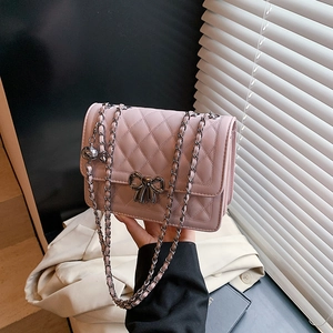 Chic pink quilted chain bag with bow clasp and elegant metal crossbody strap