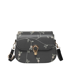 Sac bandoulière à broderie florale avec chaîne en perles et fermoir en métal doré