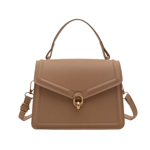 Sac à bandoulière classique en similicuir kaki avec boucle dorée et poignée