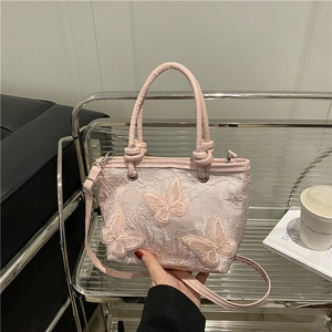 Borsa a secchiello rosa stile cinese ricamata con farfalle in pizzo 3D e tracolla