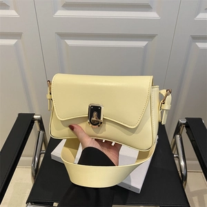 Sac à bandoulière minimaliste en cuir jaune crème avec fermoir rotatif doré pour femme