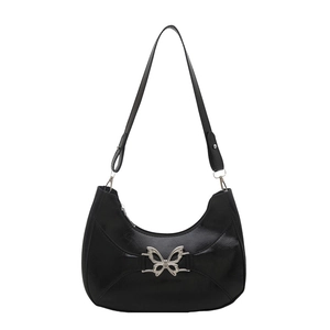 Sac hobo croissant noir élégant avec boucle papillon argentée et sangle réglable