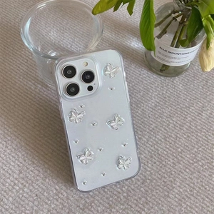 Coque iPhone blanche scintillante ornée de papillons 3D nacrés et de perles argentées