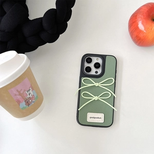 Grüne Leder-iPhone-Hülle mit süßer Schleifendekoration und Textur