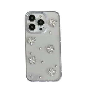 Coque iPhone transparente avec breloques papillons 3D argentées et perles style INS