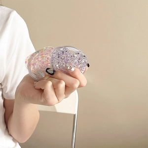 Detail van de hartvormige magnetische telefoongrip met glitters en For You belettering