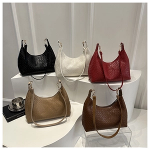 Detailed view of woven hobo tote bags in five versatile colors for summer style.