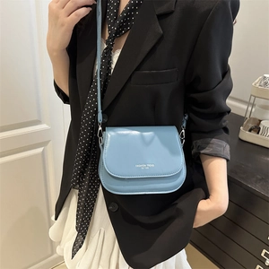 Sacoche selle en cuir bleu clair pour femme avec logo imprimé Fashion Trend