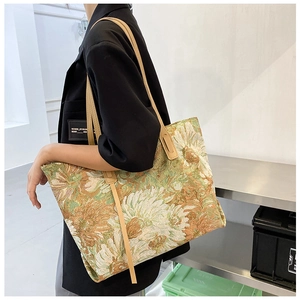 Detail of floral jacquard tote bag with reinforced light brown leather shoulder straps