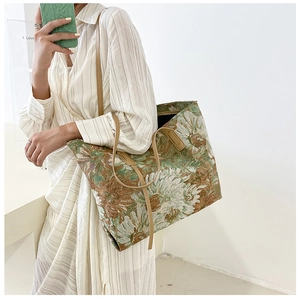 Detail of vintage oil painting floral tote bag with high-quality jacquard fabric texture
