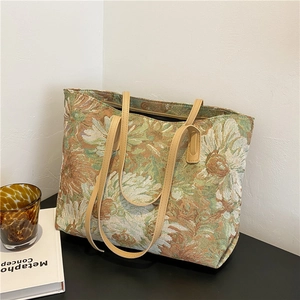 Retro floral jacquard tote bag with green daisy patterns and yellow leather straps