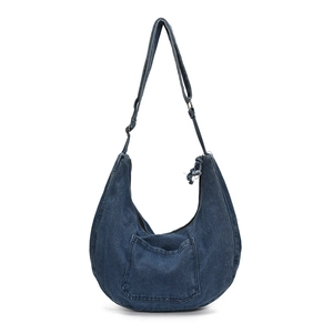 Grand sac cabas minimaliste en denim bleu foncé avec bandoulière réglable pratique