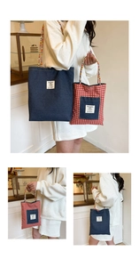 Détails de sacs cabas en toile avec poignées en corde tressée et étiquettes tissées