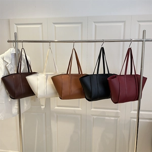 Minimalist faux leather tote bags in five colors for daily commuting and shoulder use