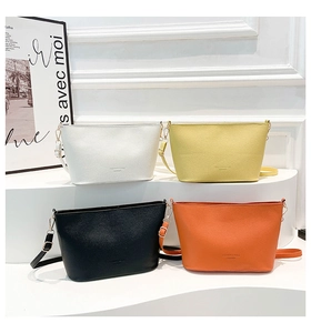 Collection de sacs seau en cuir minimalistes en blanc, jaune, noir et orange vif
