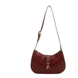 Sac bandoulière rétro bordeaux en similicuir avec boucle dorée et bandoulière