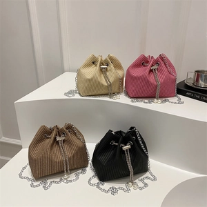 Sac Seau Tissé Élégant Pour Femmes Sac À Bandoulière À Chaîne Mode Avec Cordon De Künstliche Perles Sac À Épaule Décontracté Polyvalent