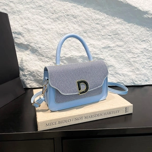 Borsa a mano retrò con cuciture a contrasto azzurro e denim con fibbia a forma di D