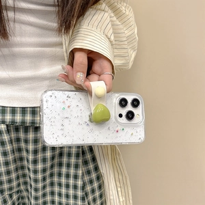 Silber glitzernde iPhone Hülle mit weißem Halteband und grünem 3D-Herz-Detail